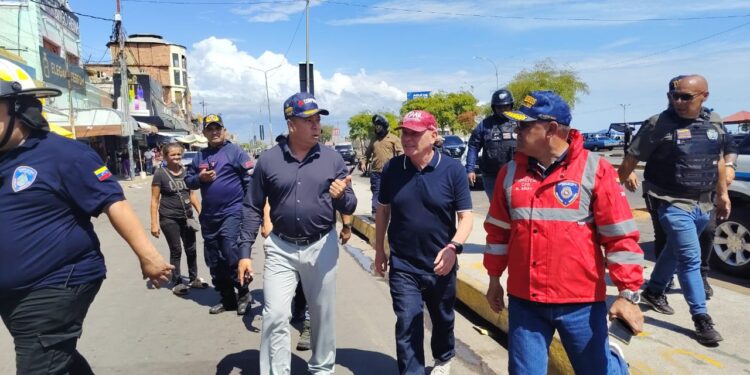 ¡Respuesta inmediata! Bomberos de Maracaibo sofocan incendio en el Callejón de los Pobres