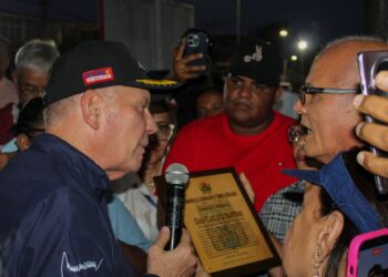 Alcalde Di Martino: “En Cumbres de Maracaibo se ejecutan obras junto al poder popular