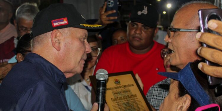 Alcalde Di Martino: “En Cumbres de Maracaibo se ejecutan obras junto al poder popular
