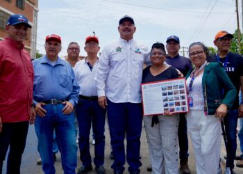 El Gobernador Luis Caldera inspecciona el avance de los trabajos del Boulevard Avenida 11 de Maracaibo