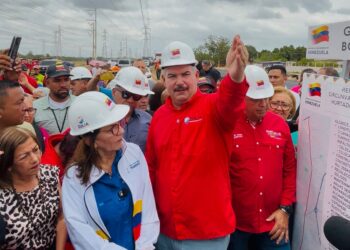 LA Ministra Faría y gobernador Caldera inician tercera fase de rehabilitación del corredor vial Hugo Chávez