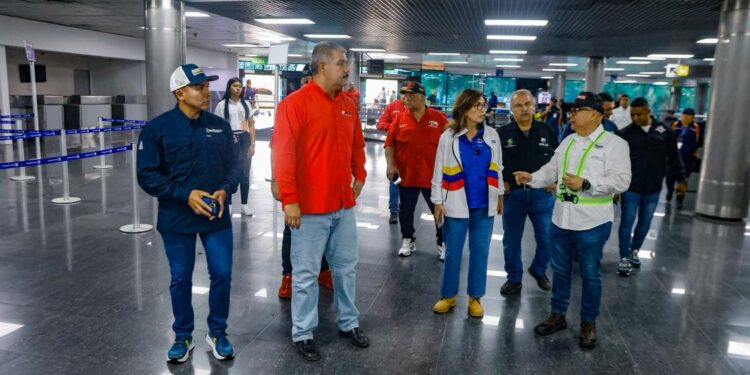 La Ministra Jacqueline Farías inspeccionó trabajos de reacondicionamiento del Aeropuerto La Chinita en Maracaibo