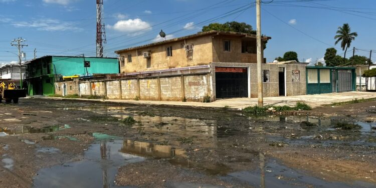 Primera fase en la calle Ñ-O Alcaldía de Maracaibo inició despeje en sector Norte Independencia en la parroquia Coquivacoa