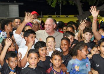 Alcalde Di Martino patrocina a escuela de fútbol infantil para competir en torneo nacional