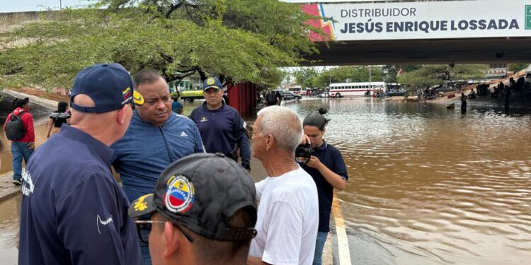 Alcalde Giancarlo Di Martino y equipo de la Alcaldía de Maracaibo atienden afectaciones por la lluvia caída en Maracaibo