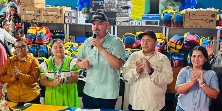 El Gobernador Caldera impulsa la educación en Jesús Enrique Lossada con nuevas herramientas tecnológicas