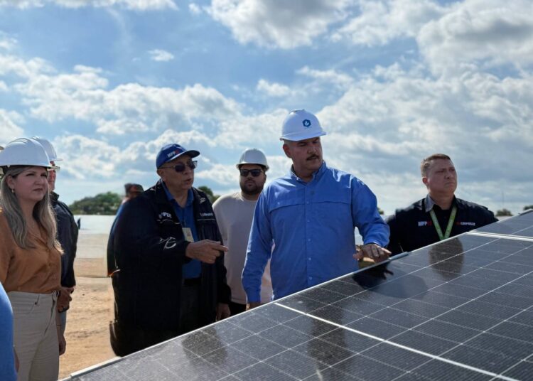 El Gobernador Luis Caldera inspecciona avances del Parque Solar Fotovoltaico en Machango