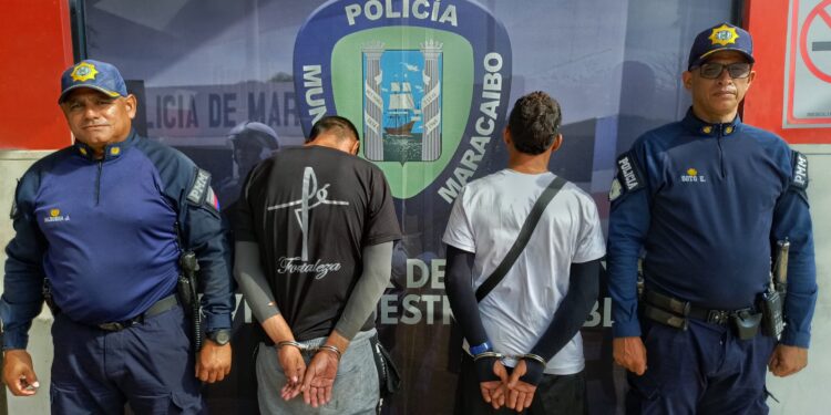 Polimaracaibo aprehende a dos ciudadanos por intento de robo en unidad de transporte público