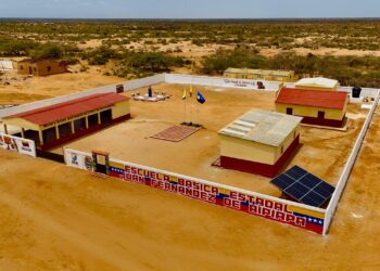 Soberanía y educación el Gobernador Caldera Inaugura Escuela Básica Juan Fernández en el hito 1 de la Guajira
