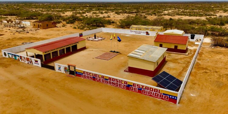 Soberanía y educación el Gobernador Caldera Inaugura Escuela Básica Juan Fernández en el hito 1 de la Guajira