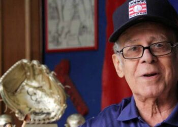 Luis Aparicio como gloria deportiva merece todos los honores”