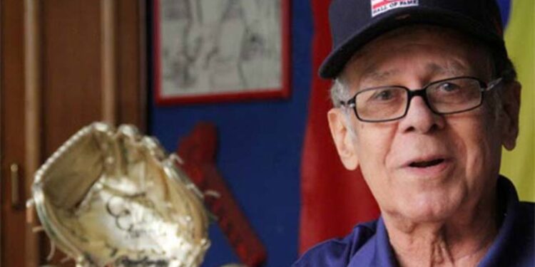 Luis Aparicio como gloria deportiva merece todos los honores”