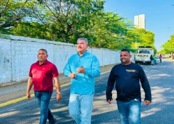 Luis Caldera despliega Plan Estadal de Asfaltadoen la avenida Universidad de Maracaibo