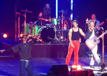 Un “crossover” histórico: Danny Ocean encendió el concierto de los Jonas Brothers en Chile con “Me Rehúso” SANTIAGO DE CHILE