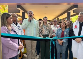 Luis Caldera entrega al Hospital de Especialidades Pediátricas UCI, 5 pabellones, 64 camas de hospitalización y consultorios de oncología.