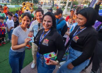 ¡Masiva asistencia en Plaza de La República!