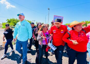El Gobernador Luis Caldera despliega Plan Estadal de Asfaltadocon 2.500 toneladas en las adyacencias del Puente sobre el Lago