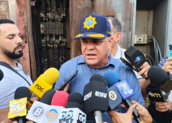 LA ALCALDÍA DE MARACAIBO EN CONJUNTO CON CORPOELEC ASUME LA PUESTA EN MARCHA DEL TRANSFORMADOR SINIESTRADO EN EL CENTRO COMERCIAL CIUDAD CHINITA