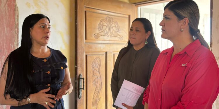 Primera Dama del Zulia inspecciona trabajos de rehabilitación de la Casa del Abuelo en La Cañada de Urdaneta