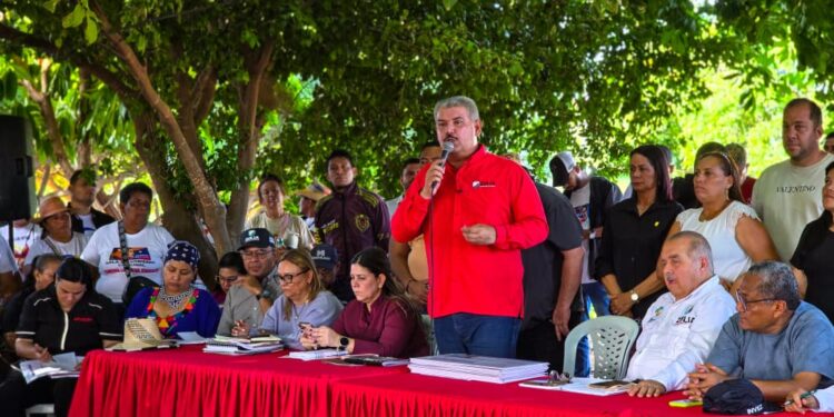 Gobernador Luis Caldera lidera Gabinete Territorial Comunalen la parroquia Francisco Eugenio Bustamante, de Maracaibo