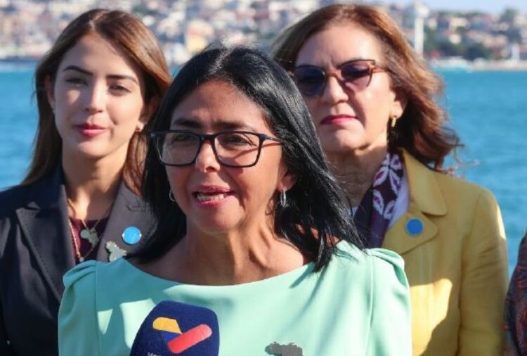 Delcy Rodríguez retorna a Venezuela tras sellar alianzas energéticas estratégicas en India y Turquía