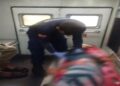Dos jóvenes heridos tras un fuerte choque entre auto y moto en la carretera Lara-Zulia