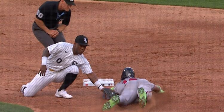 Ronald Acuña Jr. enciende las alarmas en Atlanta tras sufrir una lesión en la corva y abandonar el juego ante los Medias Blancas.
