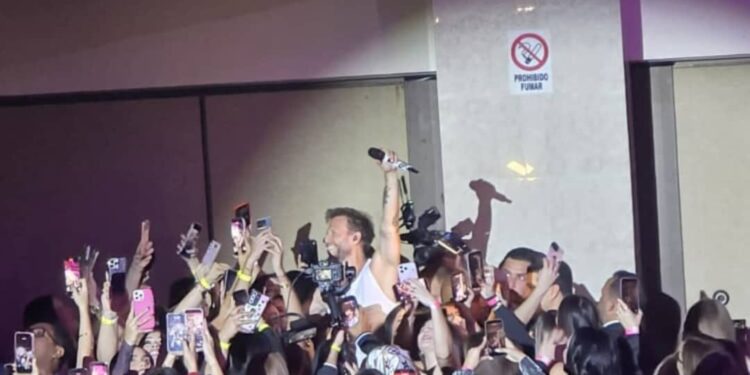 Sin Bandera desató el romance en Maracaibo con un concierto histórico tras 18 años de ausencia