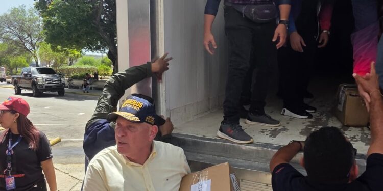 Alcalde Di Martino recolectamos 300 toneladas de ayuda en la Alcaldía de Maracaibo