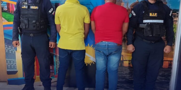 POLICÍA MUNICIPAL APREHENDE A DOS HOMBRES POR PRESUNTA VIOLENCIA DE GÉNERO Y AGRESIÓN EN UN AUTOBÚS EN MARACAIBO