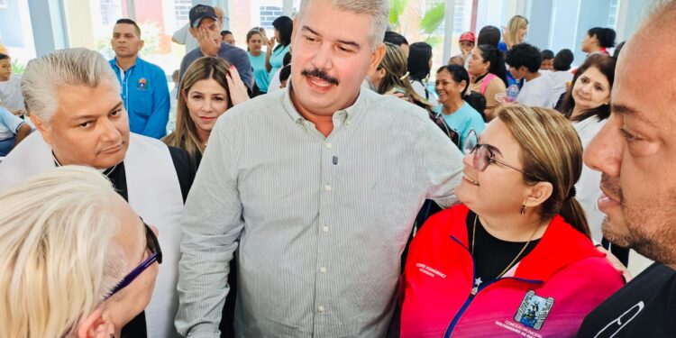 El Gobernador Luis Caldera reinaugura el Instituto Hematológico de Occidente junto a la presidenta del Concejo Municipal de Maracaibo Dessiree Fernández
