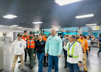 El Gobernador Luis Caldera inspecciona avances en la recuperación del Aeropuerto Internacional La Chinita