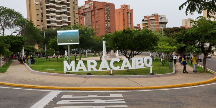 Alcaldía Bolivariana de Maracaibo entregó rehabilitada la plaza José Ramón Yepes