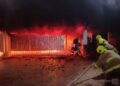 Bomberos atendieron incendio en La LagoCap. Marcos Amaya: “Rápida actuación de Bomberos evitó la propagación del incendio hacia el resto de la residencia”.