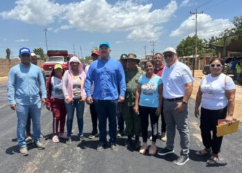 Gobernación inicia la colocación de 2.000 toneladas enel eje 4 de la parroquia Francisco Eugenio Bustamante