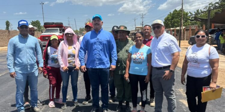Gobernación inicia la colocación de 2.000 toneladas enel eje 4 de la parroquia Francisco Eugenio Bustamante