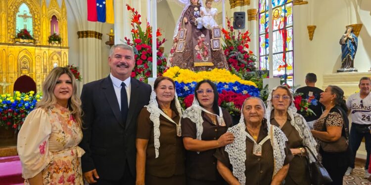 El Gobernador Luis Caldera ofrenda sonido y un “María Móvil” a la Virgen del Carmen en Mara