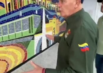 Mural de Luis Martínez vuelve a la luz en el lobby de la Alcaldía de Maracaibo‎