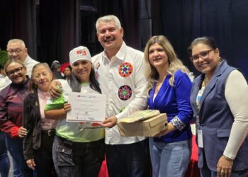 El Gobernador Luis Caldera incorpora a nómina 2.546 trabajadores escolares y consolida programa alimentario