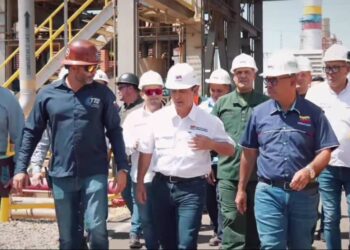 Vicepresidente sectorial de Obras Públicas y ministro de Energía Eléctrica inspeccionan planta TZ1 en Zulia