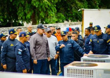 El Gobernador Luis Caldera inspecciona inicio de larehabilitación de la comandancia general del Cpbez