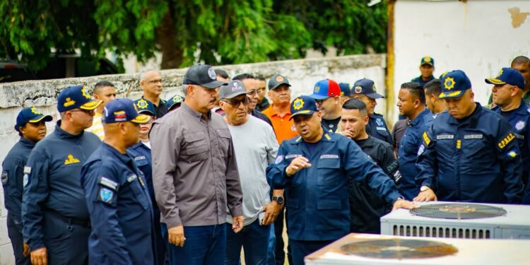 El Gobernador Luis Caldera inspecciona inicio de larehabilitación de la comandancia general del Cpbez