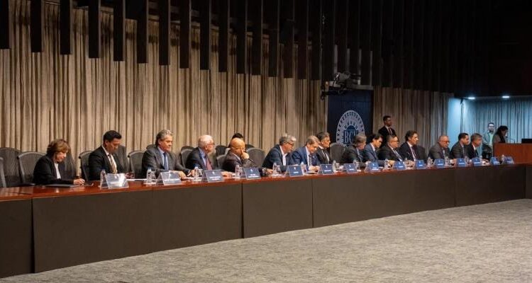 BCV y Ejecutivo Nacional intercambian con la banca sobre estrategias para la reconstrucción