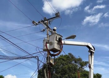 Más de 150 técnicos de CORPOELEC resuelven averías del servicio eléctrico en Zulia