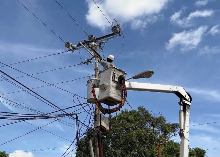 Más de 150 técnicos de CORPOELEC resuelven averías del servicio eléctrico en Zulia