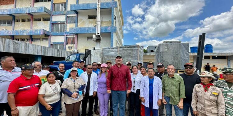 El Gobernador Luis Caldera entrega 75 toneladas de aire acondicionado para áreas esenciales del Hospital de Rosario de Perijá