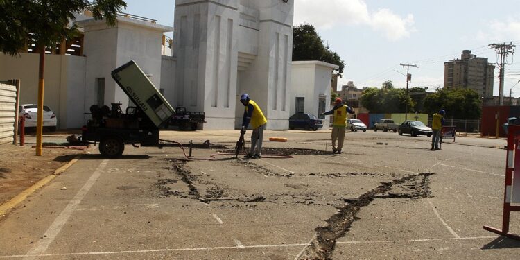 Alcaldía de Maracaibo acelera trabajos de asfaltado para consolidar la entrega del estadio Alejandro Borges