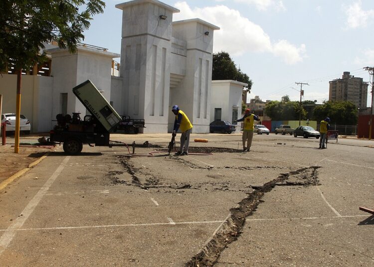 Alcaldía de Maracaibo acelera trabajos de asfaltado para consolidar la entrega del estadio Alejandro Borges