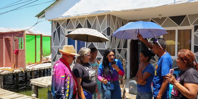 Alcaldía de Maracaibo atiende a familias de Santa Rosa de Agua afectadas por onda tropical