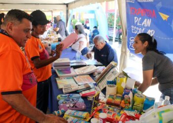 Alcaldía de Maracaibo llevó feria de ropa, víveres y salud a Santa Rosa de Agua